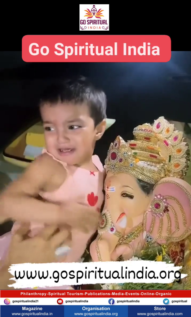 Watch a Kid’s unconditional love towards Lord Ganesha